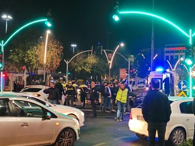 BATMAN WORLDMAR KAVŞAĞINDA TRAFİK KAZASI