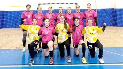 KADINLAR FIRTINA GİBİ ESTİ