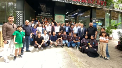 BAŞARILI ÖĞRENCİLER KAHVALTIDA AĞIRLANDI
