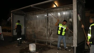 OTOBÜS DURAKLARINA GECE TEMİZLİĞİ