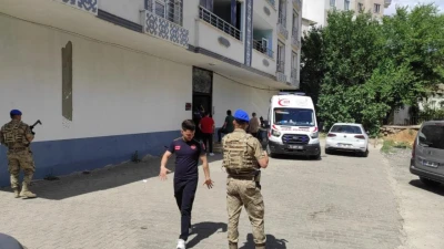PSİKOLOJİK SORUNLU ŞAHIS AİLESİNİ REHİN ALDI