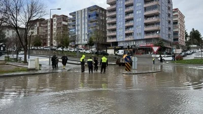 BASKİ EKİPLERİNDEN SAĞANAK YAĞIŞ MESAİSİ