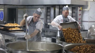 HER G&Uuml;N 2 BİN 542 KİŞİYE SICAK YEMEK