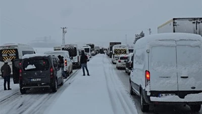 BATMAN-BEŞİRİ YOLUNDA ARA&Ccedil;LAR MAHSUR KALDI
