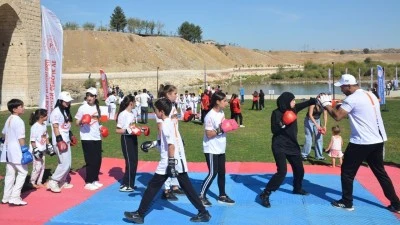 MALABADİ KÖPRÜSÜ’NDE DÖVÜŞ SPORLARI GÖSTERİSİ