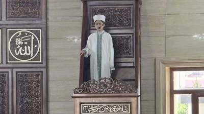 13 YAŞINDAKİ HAFIZ MİNBERDE