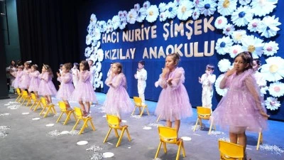 MİNİKLERDEN MUHTEŞEM YIL SONU G&Ouml;STERİSİ