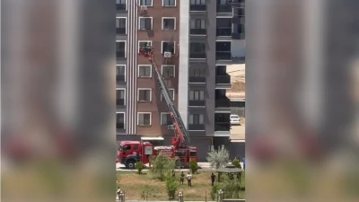 APARTMAN DAİRESİNDE YANGIN ÇIKTI