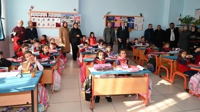 EL EMEĞİ KIYAFETLER İLKOKUL &Ouml;ĞRENCİLERİNE ULAŞTI