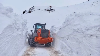 SOĞANLI VE Y&Uuml;REKLİ'DE KAR DUVARI AŞILIYOR 