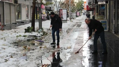 YOĞUN KAR YAĞIŞI ESNAFI VURDU