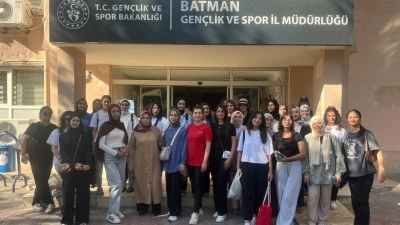 BATMANLI GENÇLER KIRŞEHİR GENÇLİK KAMPI’NA UĞURLANDI