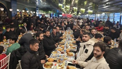 MHP&rsquo;NİN KARDEŞLİK SOFRASI SALONA SIĞMADI