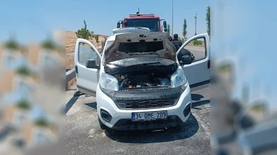 G&Uuml;NEY &Ccedil;EVRE YOLU'NDA SEYİR HALİNDEKİ ARA&Ccedil; ALEV ALDI