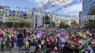 MİTİNGDE NET MESAJ: ÇÖZÜM DEMOKRATİK YOLLARLA OLMALI