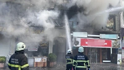 TURGUT &Ouml;ZAL BULVARI'NDA YANGIN: PASTANE K&Uuml;L OLDU