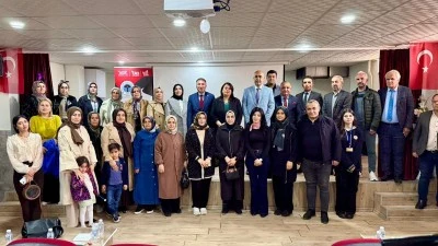 &Ccedil;OCUKLAR VE DİJİTAL D&Uuml;NYA MASAYA YATIRILDI