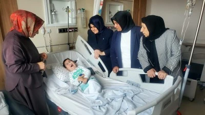 HASTANE ODALARINDA 23 NİSAN SEVİNCİ