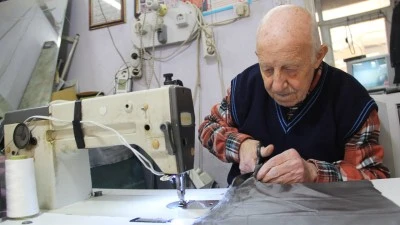 50 YILLIK TERZİ MESLEĞİNİ ANLATTI