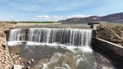 KIRKAT G&Ouml;LETİ TAŞTI, ŞELALE OLUŞTU