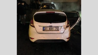 PARK HALİNDEKİ OTOMOBİL YANDI 