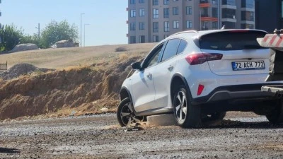 RÖGAR KAPAKLARINDA MAKASTA KALDI