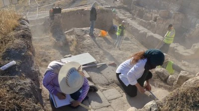 HASANKEYF KALESİ’NDE 12 AY KESİNTİSİZ KAZI ÇALIŞMASI