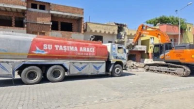 RİSKLİ YAPILARIN YIKIMI SÜRÜYOR