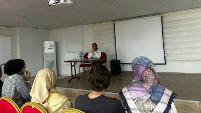 GENÇLERE TOPLULUK ÖNÜNDE KONUŞMA FIRSATI