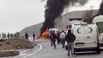 KAZADA ARA&Ccedil; YANDI, 2 KİŞİ AĞIR YARALANDI