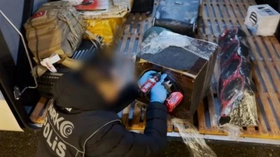 OTOB&Uuml;STE 3 KİLO METAMFETAMİN YAKALANDI