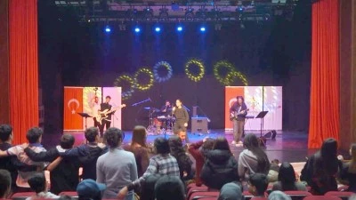 BARIŞ MAN&Ccedil;O, CEM KARACA ŞARKILARIYLA ANILDI