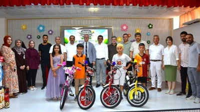 KİTAPLARLA YARIŞTILAR, BAŞARILARIYLA ALKIŞ TOPLADILAR