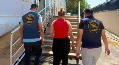 UYUŞTURUCU TACİRİ KADIN YAKALANDI