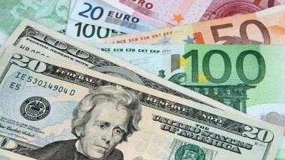DOLAR VE EURO G&Uuml;NE Y&Uuml;KSELİŞLE BAŞLADI