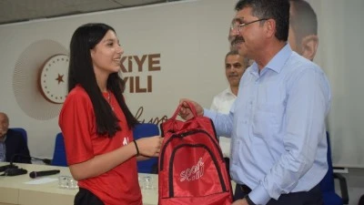 NASIROĞLU, ŞAMPİYON SPORCULARLA BULUŞTU