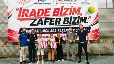 ŞEHİTLERİN ANISINA RAKETLER KONUŞTU
