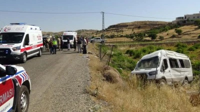 MİNİB&Uuml;SLE ARA&Ccedil; &Ccedil;ARPIŞTI &Ccedil;OK SAYIDA YARALI