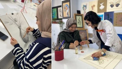 KADINLAR TEZHİP SANATINI &Ouml;ĞRENİYOR