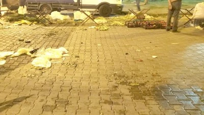 PAZAR SONRASI KİRLİLİK TEPKİ ÇEKİYOR
