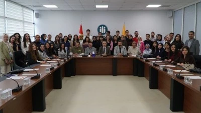 GENÇLER DİJİTAL DEZENFORMASYONA KARŞI BİR ARADA