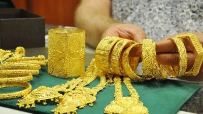 KRİZ PİYASALARI SARSTI, ALTIN Y&Uuml;KSELDİ