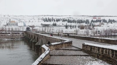 METEOROLOJİ&rsquo;DEN &Ccedil;IĞ VE FIRTINA UYARISI