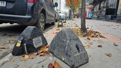 BİR BİR KIRILIYORLAR!