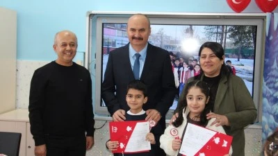 170 BİN &Ouml;ĞRENCİ KARNELERİNİ ALDI