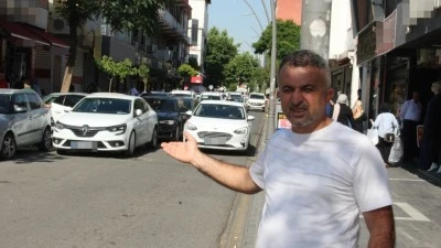 TRAFİK YOĞUNLUĞU ESNAFI VE VATANDAŞI ZORLUYOR 