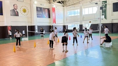 VOLEYBOL KURSLARINA BÜYÜK İLGİ