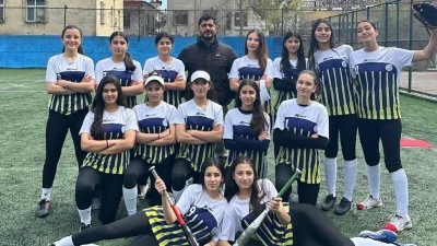 BATMANLI KIZLAR T&Uuml;RKİYE'NİN EN İYİ 8 TAKIMI ARASINDA