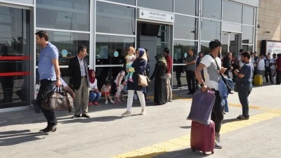 HAVALİMANI’NDA KLİMA ARIZASI TEPKİ ÇEKİYOR