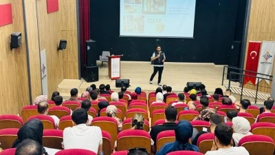BAĞIMLILIKLA M&Uuml;CADELEDE AİLE VE GEN&Ccedil;LER BİLİN&Ccedil;LENDİRİLİYOR